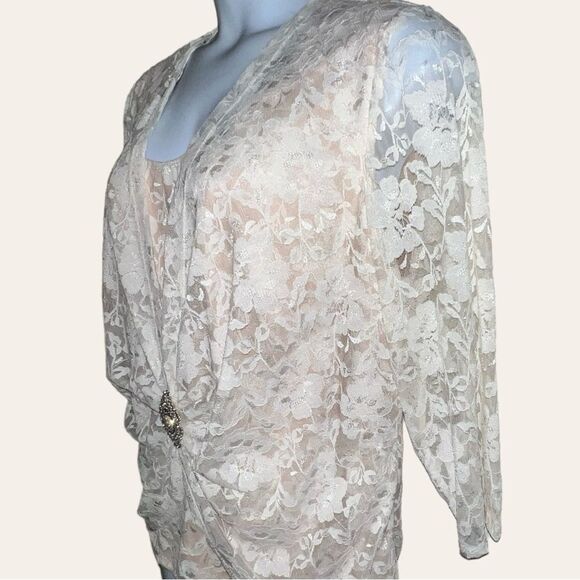 Onyx beautiful elegant cream lace top! - Picture 7 of 11